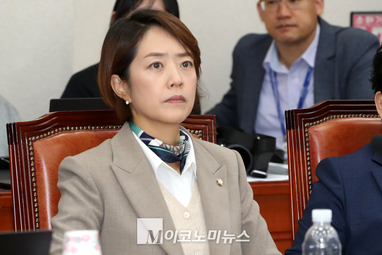 고민정 더불어민주당 의원이 11일 국회 교육위원회에 참석하고 있다. (사진=최동환 기자)