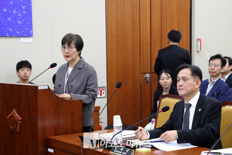 권태선 방송문화진흥회 이사장이 14일 열린 과방위 국감에서 인사말하고 있다. (사진=최동환 기자)<br>
