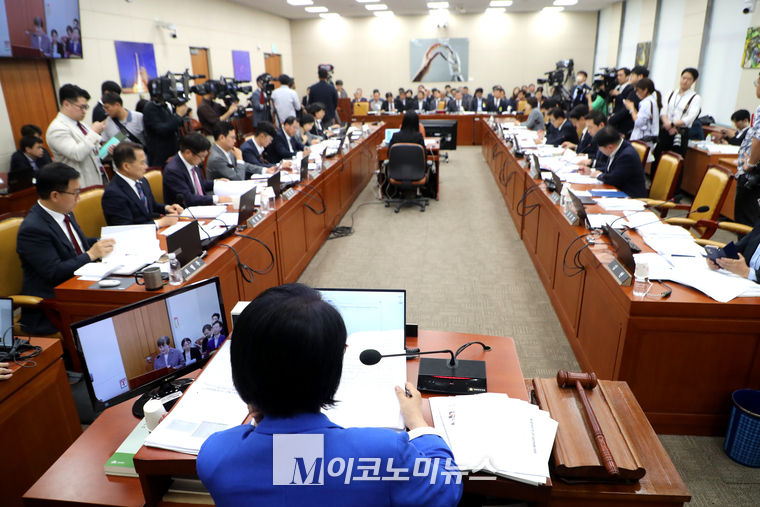 국회 과학기술정보방송통신위원회는 어제(14일) 한국방송공사(KBS)·한국교육방송공사(EBS)·방송문화진흥회에 대한 국정감사를 실시했다. (사진=최동환 기자)