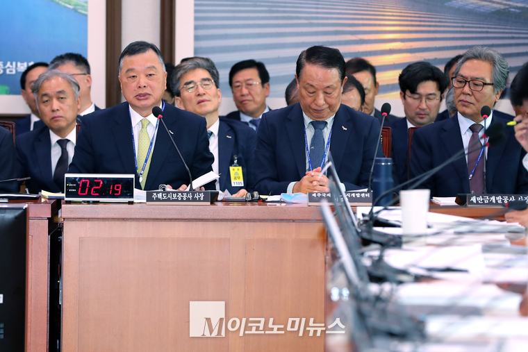유병태 주택도시보증공사(HUG) 사장이 16일 국회 국토교통위원회 국정감사에 출석해 질의에 답변하고 있다. (사진=최동환 기자)
