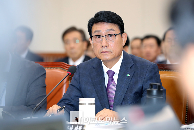 송병억 수도권매립지관리공사 사장이 17일 환노위 국감에 출석해 질의 답변하고 있다. (사진=최동환 기자)