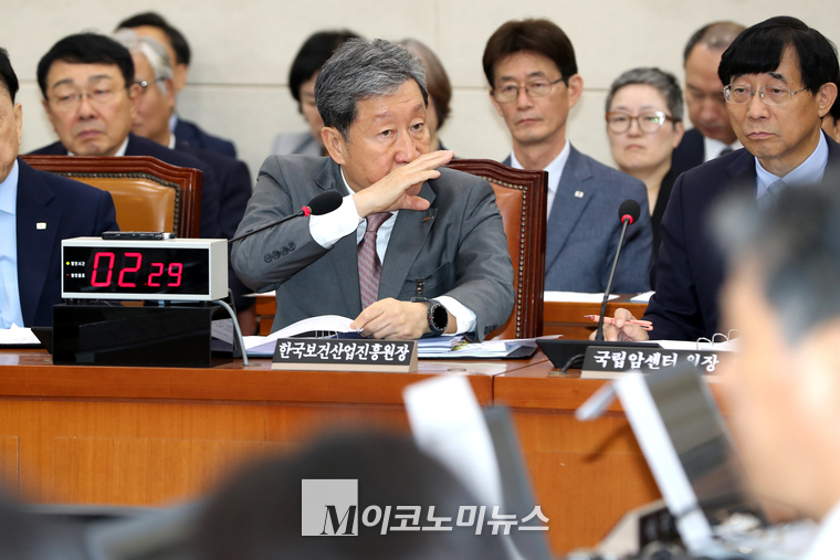 차순도 한국보건업진흥원장이 17일 복지위 국정감사에서 질의에 답하고 있다. (사진=최동환 기자)