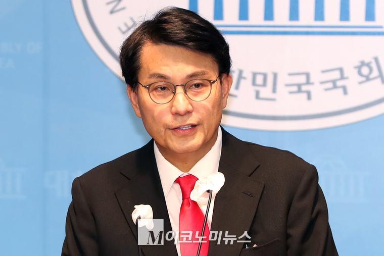 윤상현 국민의힘 의원이 17일 국회 소통관 기자회견에서 발언하고 있다. (사진=최동환 기자)