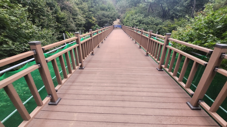 정비된 계단 모습 <수원시 영통구 제공>