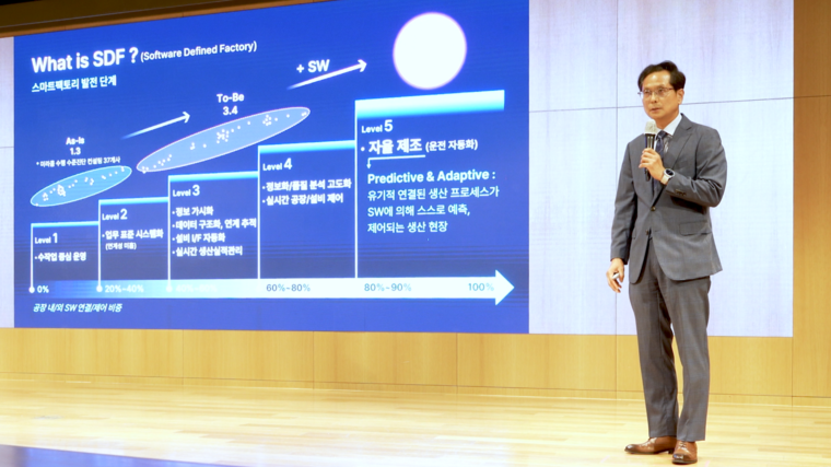 강석립 미라콤아이앤씨 대표이사가 '미라콤 솔루션 페어 2024'에서 기조연설을 진행하고 있다. 사진=미라콤아이앤씨