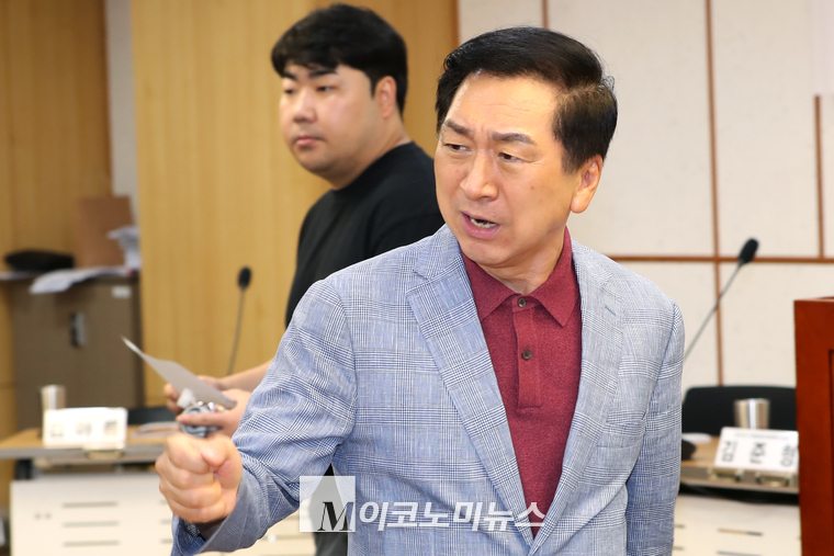 김기현 국민의힘 의원이 지난 8월 국회 의원회관에서 열린 세미나에 참석하고 있다. (사진=최동환 기자)
