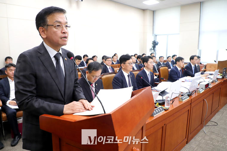최상목 경제부총리 겸 기획재정부 장관이 28일 국회 기획재정위원회에서 열린 기획재정부 등에 대한 종합국정감사에서 업무보고를 하고 있다. (사진=최동환 기자)