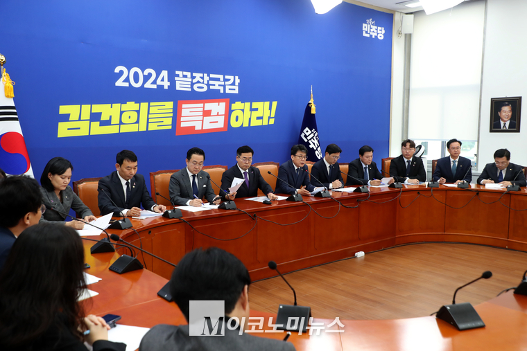 더불어민주당이 29일 국회 본청에서 원내대책회의를 하고 있다. (사진=최동환 기자)