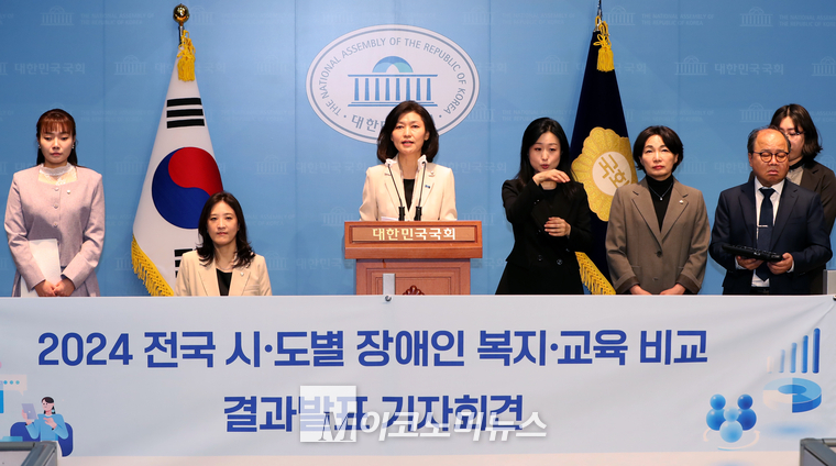 왼쪽부터 김예지·최보윤·강경숙·서미화 의원. (사진=최동환 기자)