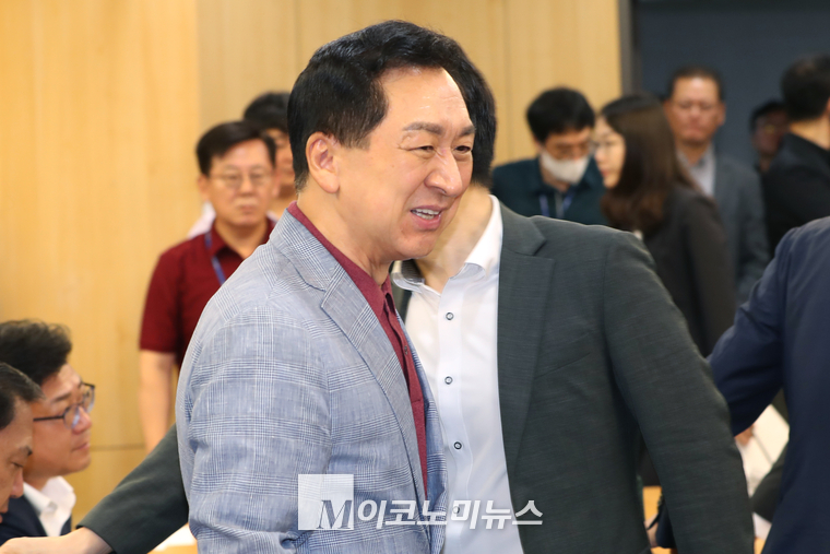 김기현 국민의힘 의원이 지난 8월 21일 국회에서 열린 세미나에 참석하고 있다. (사진=최동환 기자)