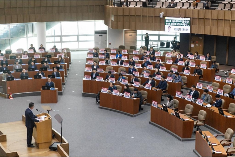 5일 오전 경기도의회 본회의장에서 제379회 정례회 제1차 본회의가 열리고있다 <경기도 제공>