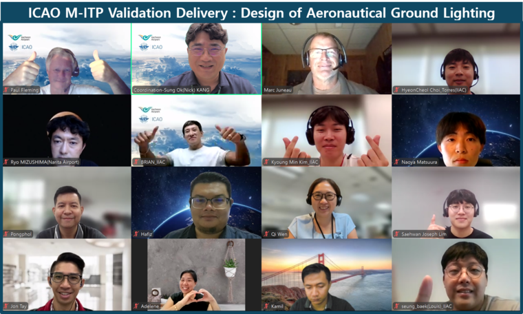 월 13일 인천공항공사가 ICAO와 공동으로 개발한 ‘항공등화설계과정(Design of Aeronautical Ground Lighting, 온라인 과정)’의 공식 인증을 위한 모의 강의평가에서 강사와 교육 수료생 등이 함께 기념촬영을 하고 있다. 사진=인천국제공항공사 