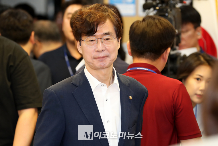 지난 8월 21일 조경태 의원이 나경원 의원이 주최한 세미나에 참석하고 있다. (사진=최동환 기자)