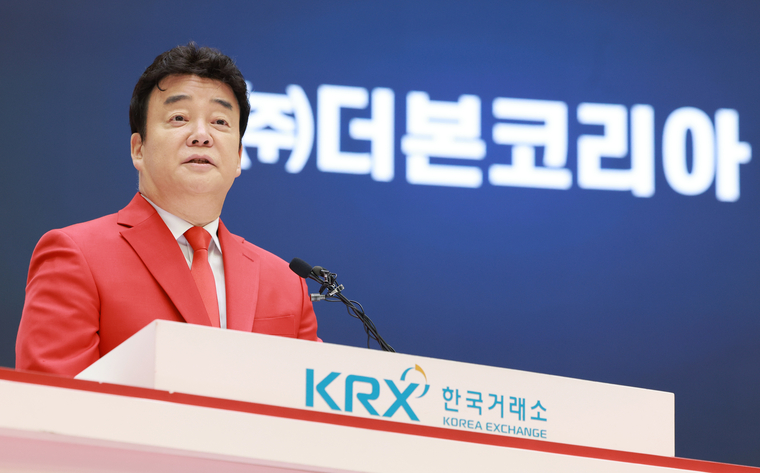 더본코리아 대표가 6일 오전 서울 영등포구 여의도 한국거래소 홍보관에서 열린 더본코리아 코스피 상장 기념식에 참석해 소감을 밝히고 있다. 연합뉴스 