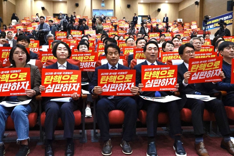 왼쪽부터 용혜인 기본소득당 대표·김재연 진보당 상임대표·윤종오 진보당 원내대표·박수현 더불어민주당 의원·황운하 조국혁신당 원내대표·한창민 사회민주당 대표. (진보당)