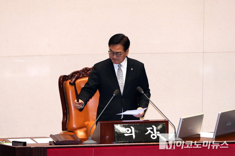 우원식 국회의장이 14일 본회의에서 김건희 특검법 가결을 선포하고 있다. (사진=최동환 기자)