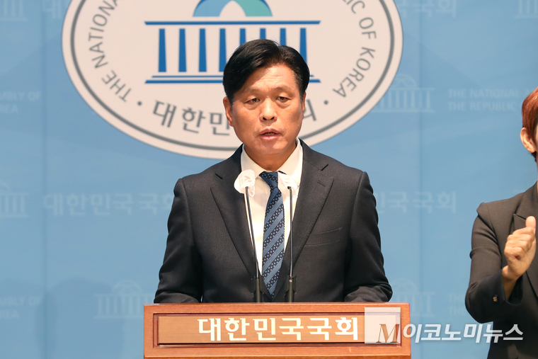 조승래 더불어민주당 수석대면인이 19일 국회 소통관에서 브리핑하고 있다. (사진=최동환 기자)