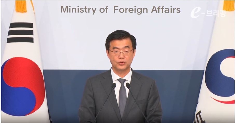 지난 21일 이재웅 외교부 대변인이 정례브리핑하고 있다. (외교부)