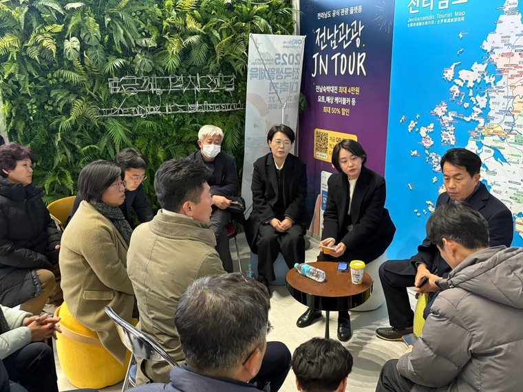 진보당이 29일 밤, 전남 무안국제공항 현장에서 제주항공 여객기 참사 관련 긴급대책회의를 열었다. (진보당)