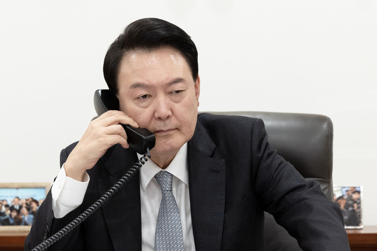 지난 10월 29일 윤석열 대통령은 볼로디미르 젤렌스키(Volodymyr Zelenskyy) 우크라이나 대통령과 전화 통화하고 있다. (대통령실)