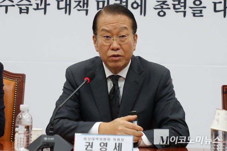 권영세 국민의힘 비대위원장이 31일 오후 열린 비상대책회의에서 발언하고 있다. 사진=최동환 기자