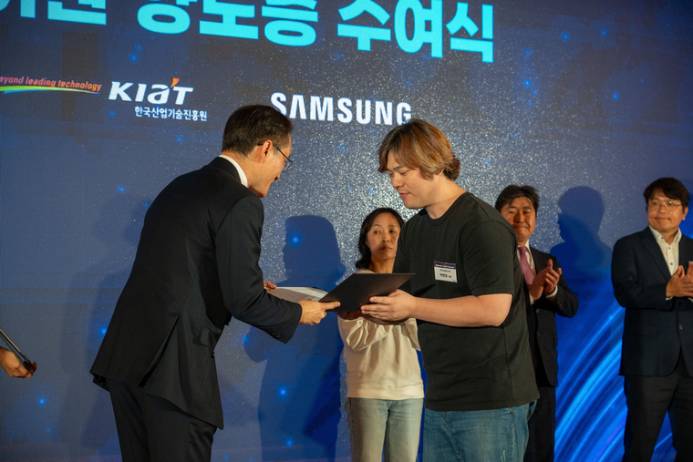 ‘2024년 산업부-삼성전자 기술나눔 행사’에 참여한 ㈜디엔지니어 박명호 대표. 사진=(주)디엔지니어 제공 
