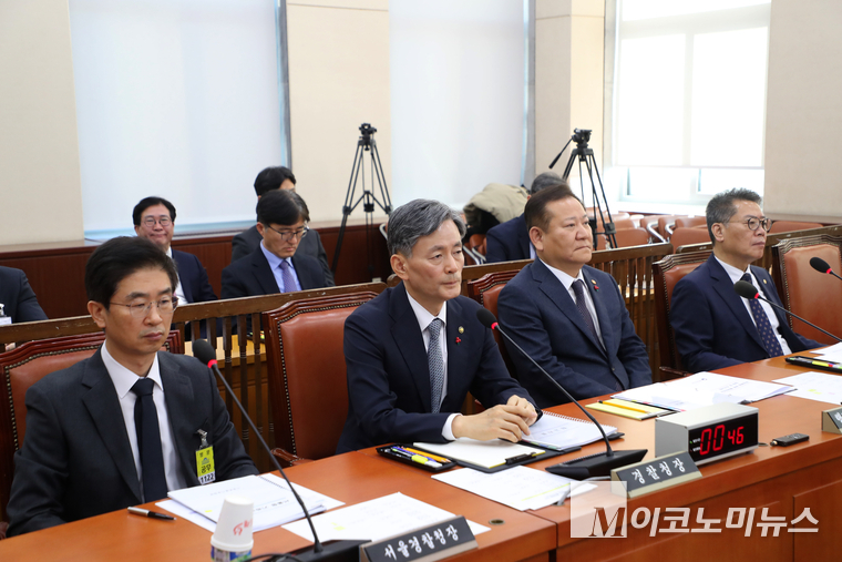 이상민 행정안전부 장관과 조지호 경찰청장, 김봉식 서울경찰청장 등이 5일 국회 행정안전위원회에 출석했다. (사진=최동환 기자)