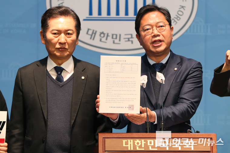 김승원 법사위 야당 간사가 출금금지 요청서를 들고 발언하고 있다. (사진=최동환 기자)