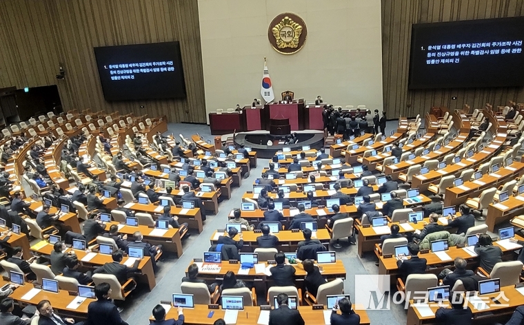 국민의힘 의원들이 텅 빈 국회. 김소영 기자