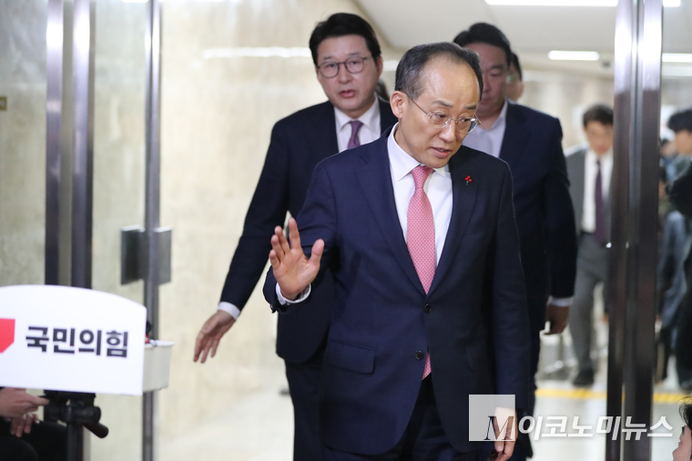 추경호 국민의힘 원내대표가 7일 의원 총회를 마치고 퇴장하고 있다. (사진=최동환 기자)