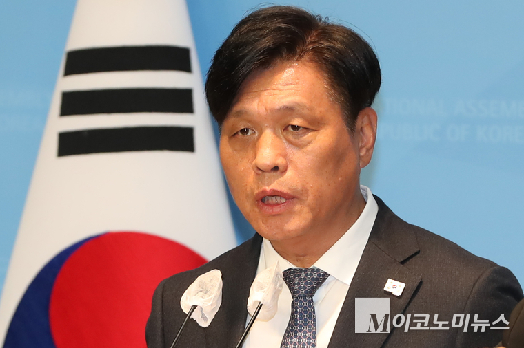 조승래 더불어민주당 수석대변인이 11일 국회 소통관에서 브리핑하고 있다. (사진=최동환 기자)