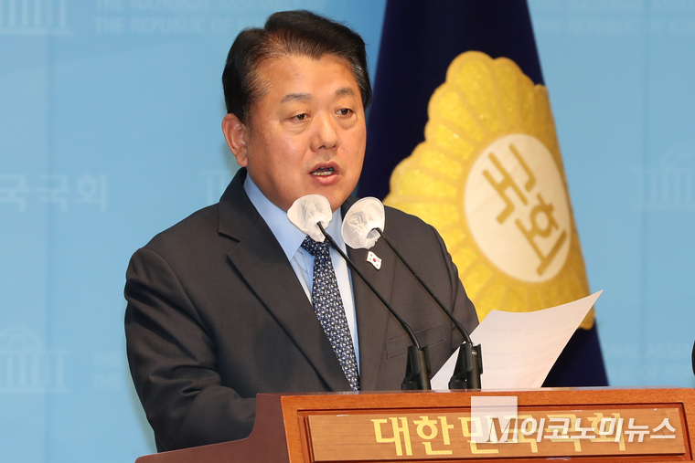 김병주 더불어민주당 의원이 지난 13일 국회 소통관에서 기자화견하고 있다. (사진=최동환 기자)