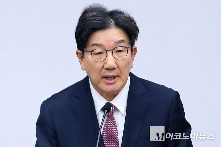 권성동 국민의힘 원내대표가 지난 13일 원내대표 선출 의총에서 정견 발표를 하고 있다. (사진=최동환 기자)
