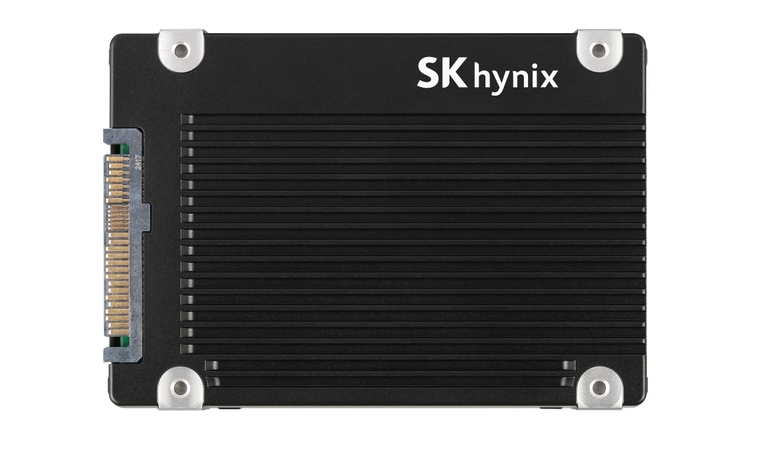 SK하이닉스가 개발한 AI 데이터센터용 고용량 SSD ‘PS1012 U.2’. 사진=SK하이닉스 제공 