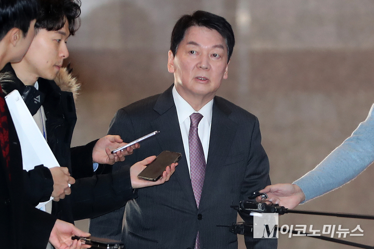 안철수 국민의힘 의원이 지난 14일 윤석열 탄핵소추안 표결을 앞두고 의원총회에 참석하고 있다. (사진=최동환 기자)