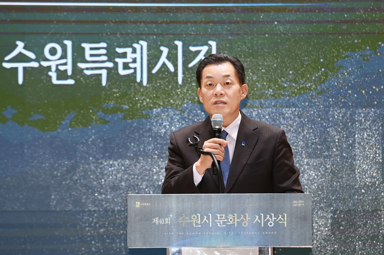 축사를 하고 있는 이재준 시장 모습 <수원시 제공>
