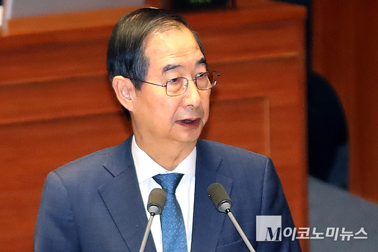 한덕수 대통령 권한대행이 지난 11일 오후 국회 본회의에서 ‘윤석열 대통령 위헌적 비상계엄 선포 내란행위’ 관련 긴급현안질문에 참석 질의에 답하고 있다. (사진=최동환 기자)
