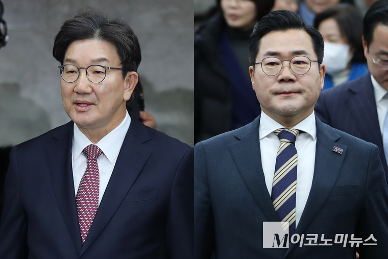권성동 국민의힘 대표 권한대행 겸 원내대표(왼쪽)와 박찬대 더불어민주당 원내대표. (사진=최동환 기자)