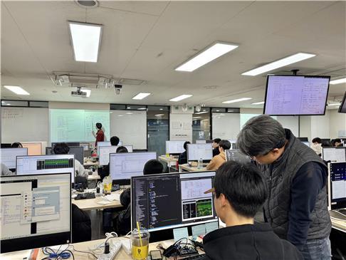 <strong>대한상의 '인텔 엣지 AI SW 아카데미' 실습장. 사진=대한상의 제공 </strong>