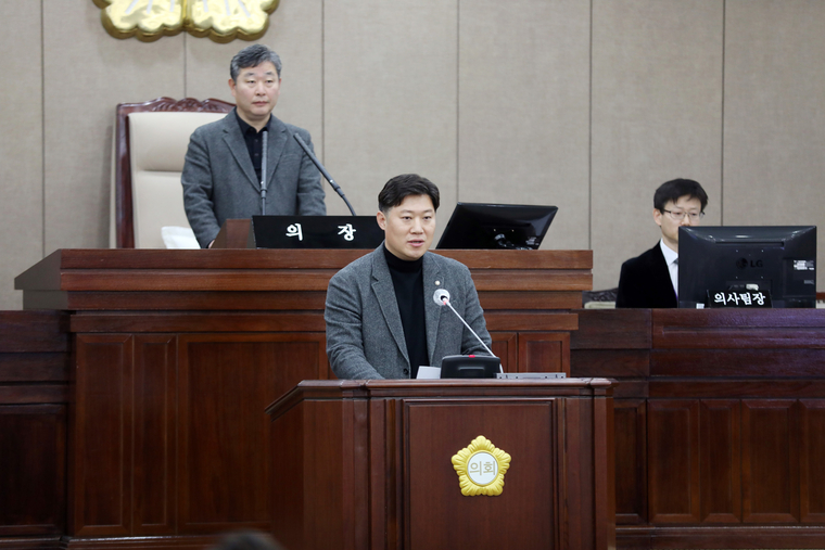 김동은 의원이 제안설명을 하고 있다 <수원특례시 제공>