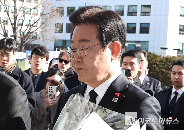 이재명 더불어민주당 대표가 지난 12월31일 오후 국회에 마련된 제주항공 여객기 사고 희생자 합동분향소를 찾았다. 사진=최동환 기자