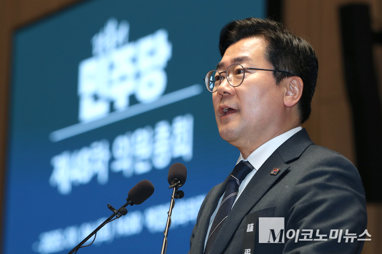 박찬대 더불어민주당 원내대표가 4일 비상 의원총회에서 발언하고 있다. 사진=최동환 기자