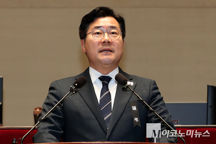 박찬대 더불어민주당 원내대표가 4일 비상 의원총회에서 발언하고 있다. 사진=최동환 기자