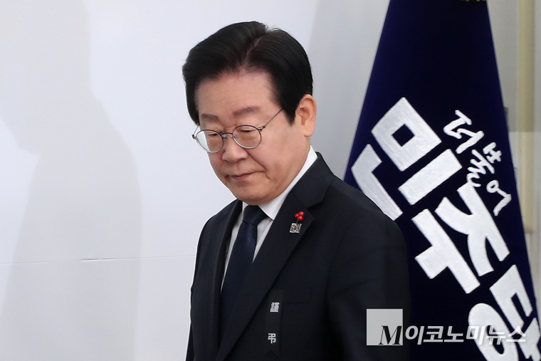 이재명 더불어민주당 대표가 지난 3일 최고위원회의에 참석하고 있다. 사진=최동환 기자