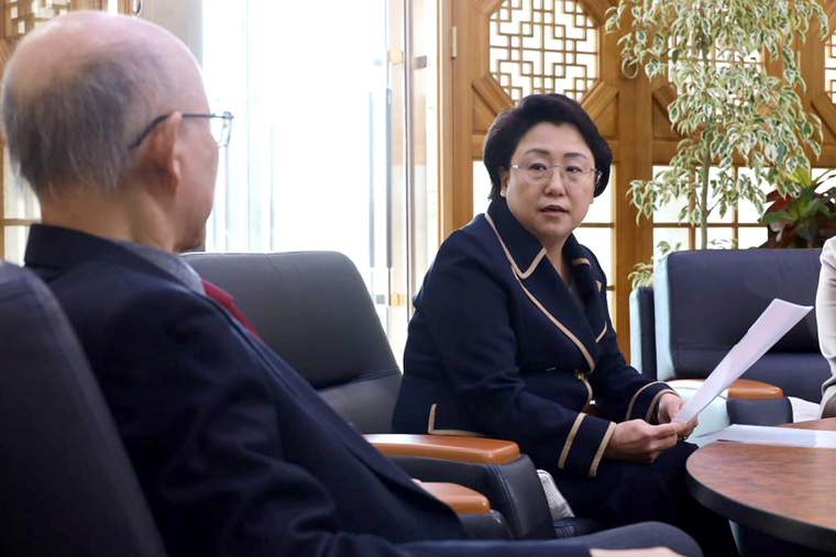 김선민 조국혁신당 대표 권한대행이 국가인권위원장과의 면담에서 내란 옹호 안건 철회를 촉구하고 있다. 사진=조국혁신당