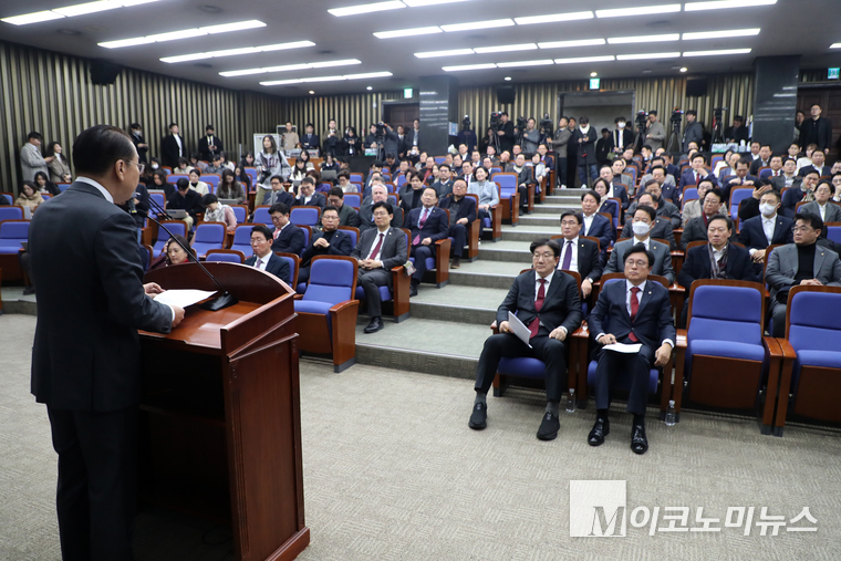 권영세 비대위원장이 발언하고 있다. 사진=최동환 기자