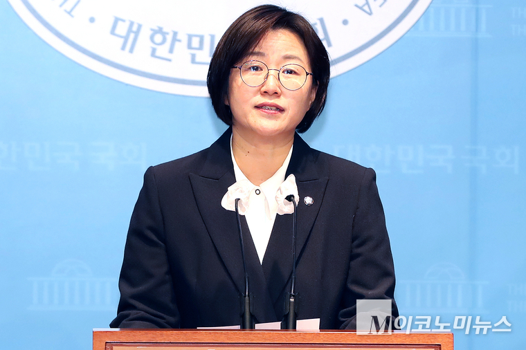 정혜경 진보당 원내대변인이 16일 국회 소통관에서 브리핑하고 있다. 사진=최동환 기자