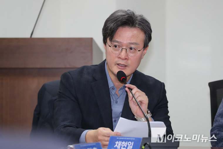 채현일 더불어민주당 의원이 토론회를 진행하고 있다. 사진=최동환 기자