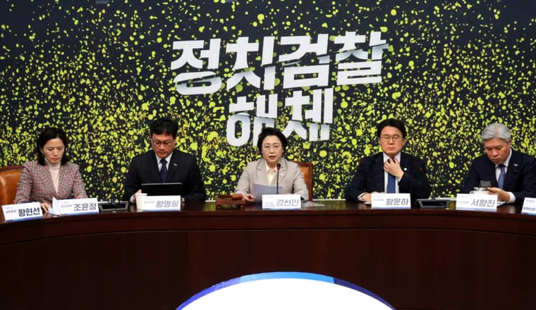 조국혁신당이 지난 16일 국회 본청에서 최고위원회를 하고 있다. 사진=조국혁신당