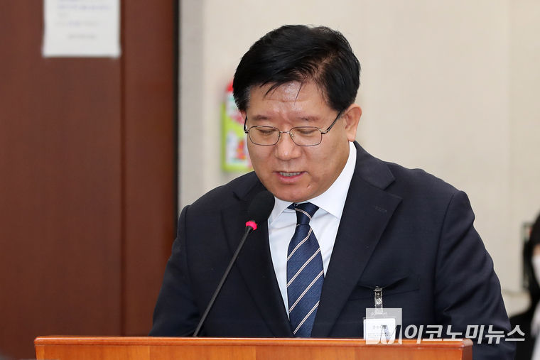 이호영 경찰청장 직무대행이 20일 국회 행안위 전체회의에 참석해 ‘서부지법 폭력 난동’ 관련해 보고하고 있다. 사진=최동환 기자